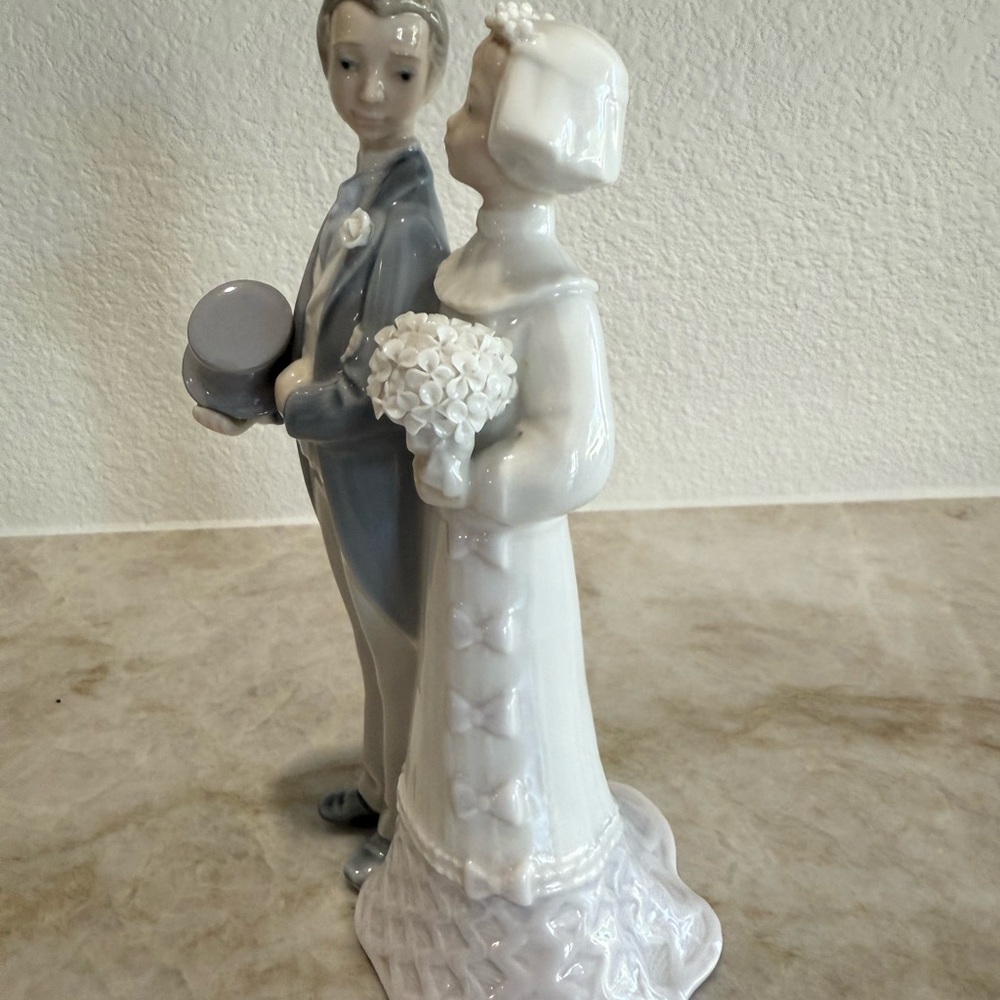 👰🤵‍♂️Vintage Lladro Bride & Groom Statue Cake Topper Retired - Picture 3 of 10